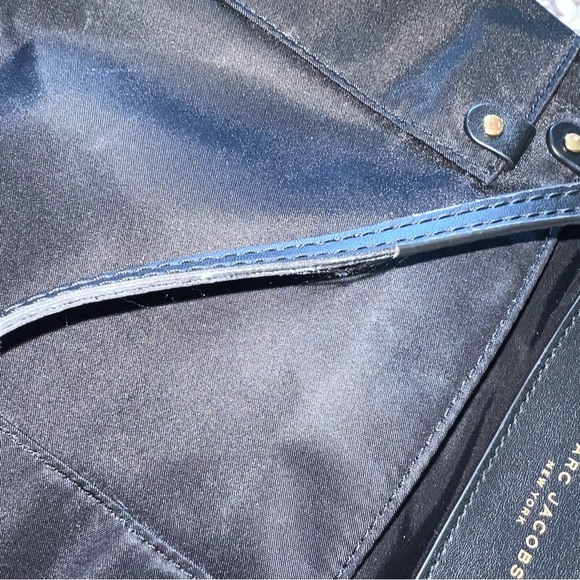 Marc Jacobs Black Nylon Crossbody Bag Purse Zipper Closure Gold Tone Hardware - Picture 11 of 12